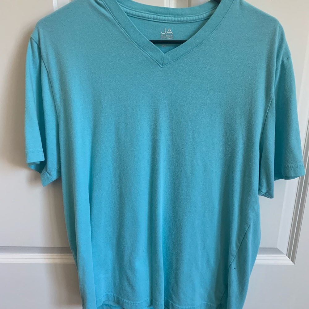 Men’s vneck shirt